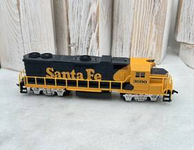 433-7843 Life-like N Emd Gp38-2 Santa Fe Locomotive #3500 Untested