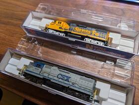 Gp38-2 Life-like 7843 Two N Scale Locomotives - Gp38 And Santa Fe Csx