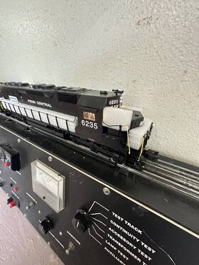 6-83374 Lionel 2233131 # Legacy Sd45 Penn Central# 6235 O Scale