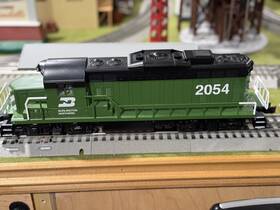 2234170 Lionel Burlington Northern Lionchief Plus 2.0 Gp20 With Bonus Cars