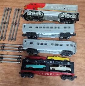 2343p Lionel Vintage O Santa Fe F3 Powered A Unit Diesel Locomotive With Cars