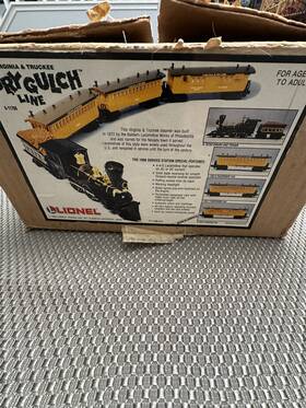 6-11706 Lionel 6-18723 Dry Gulch Line O Gauge 4-4-0 Locomotive And Passenger Cars