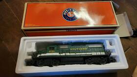 Lionel 6-28843 O Gauge Southern Gp-38 Diesel Locomotive Set Engine With Boxes