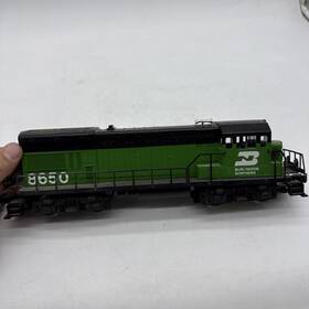 6-8650 Lionel Burlington Northern U36b Powered Diesel Locomotive #8650