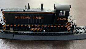 910-10622 Mainline #910-10622 Walters Emd Nw2 Phase V - Standard Dc Southern Pacific Tm #1425