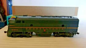 9821 Mantua Ho Scale F7-a Diesel Locomotive Pennsylvania Green #9821 Custom Weather