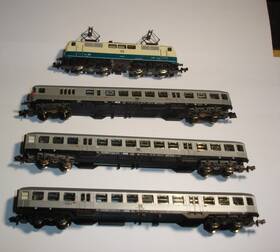 Minitrix 12931 N Electric Loco 3x Fleischmann Express 8120 2x 8122 Cars