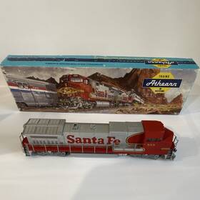 Mth 20-2076-1 O Gauge Santa Fe Diesel Locomotive #555 Digital Lights/sound Red/silver