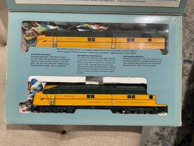 Proto 2000 077071210836 Cnw Chicago And North Western 2 E7a Diesel Locomotives In E8 Box