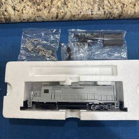 Proto 2000 30777 Ho Scale Undec Gp38-2 Diesel Locomotive. Shell Damage