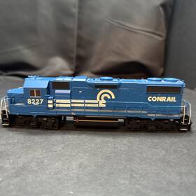 Gp38-2 Proto 2000 30780 Ho Scale Conrail Diesel Locomotive #8227 - Dcc Ready