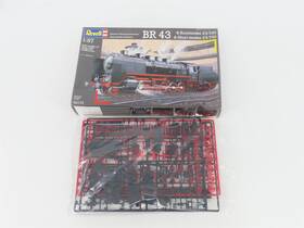 Revell 02173 Ho Scale Br 43 2-10-0 Steam Locomotive Kit Static Model