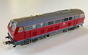 031-6 Roco 4151a Vintage German Db Class 215 Diesel Red / Gray Livery 031-6 Roco 4151a Vintage German Db Class 215 Diesel Red / Gray Livery
