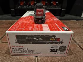 Sxt39879 Scaletrains.com Rivet Counter Ho Union Pacific Up #8782 Sd40t-2 Dcc And Sound