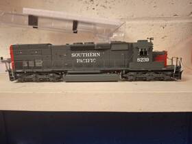 Sxt39842 Scaletrains Ho Sd40t-2 Sp#8239 1970s Plain Dc W Lights