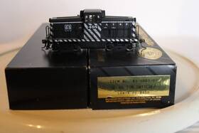 41-0801-002 Spectrum Ho Scale Ge 44 Ton Switcher Diesel Loco Santa Fe Black Zebra #468