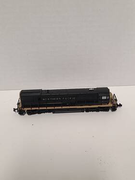 48684 Trix N Scale U 28 Diesel Locomotive Northern Pacific 578 48684 Trix N Scale U 28 Diesel Locomotive Northern Pacific 578