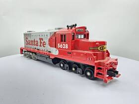 228-21 Tyco Read Ho Scale Gp20 Diesel Locomotive Santa Fe #5628 Runs 228-21 Tyco Read Ho Scale Gp20 Diesel Locomotive Santa Fe #5628 Runs