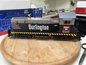 R-22011 Usa Trains Burlington Nw-2 Diesel Locomotive G Scale C7/ex