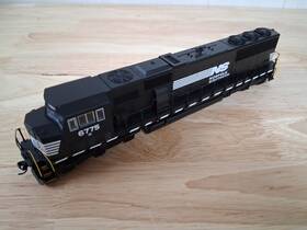 910-19720 Walthers Mainline Emd Sd60m With 2-piece Windshield Esu R Sound