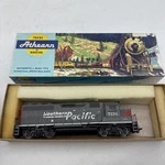 Athearn Ho Emd GP40-2 Locomotive Southern Pacific #7134 Train Engine. Fixed Price $55.00.