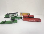 Athearn Ho Scale Burlington Northern Locomotive Engine #9760 & 5 Cars. Fixed Price $69.00.