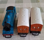 Hornby Thomas & Friends Oo Gauge The Tank Engine Annie Clarabel. Fixed Price $108.83.