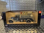 M462. Unique Replicas 1/24 Scale Blue 1934 Oil Tanker W/accesories #18611 Nib. Fixed Price $39.00.