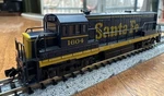 Atlas Scale Loco #4451 Ge U25B Phase Iia Santa Fe #1604 Preowned Japan Ny. Fixed Price $99.99.