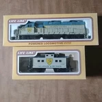 Life-like Delaware & Hudson 7301 Ho Scale Locomotive + Caboose In Box. Fixed Price $35.00.