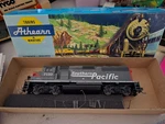 Ho Scale Athearn GP40-2 Southern Pacific #7110. Fixed Price $60.00.