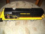 -lionel Gauge NO.8858 Non-powered Dummy Northern Pacific -diesel Loco. Fixed Price $75.00.