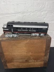 Athearn 6326 Ho Scale Southern Pacific Diesel Dummy Locomotive Engine. Needs Wrk. Fixed Price $29.99.