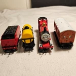 Hornby Thomas & Friends James Set Oo Gauge Model Train With Rolling Stock Trucks. Fixed Price $325.76.